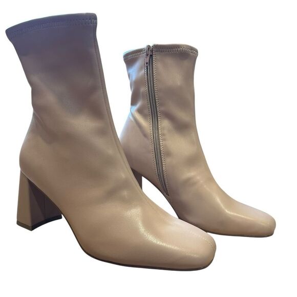 Revolve Steve Madden Harli Vegan Leather Ankle Boot in Blush NWOT - Picture 6 of 12